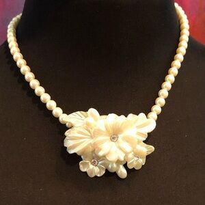 Vintage Faux Pearl with Floral Pendant Necklace